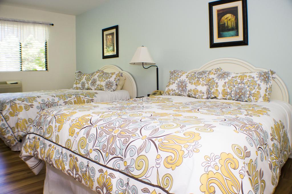 Marina Cay Bigfork Room photo